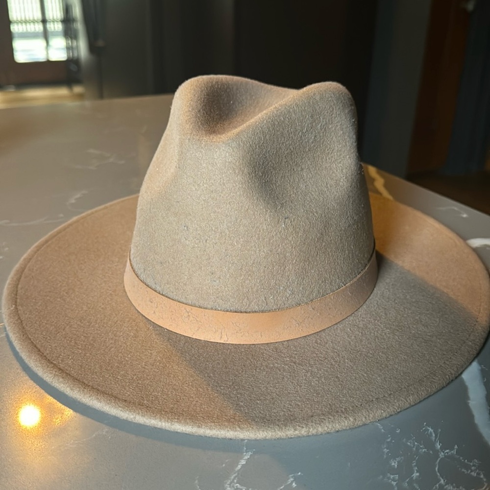 Lack of Color hat size medium